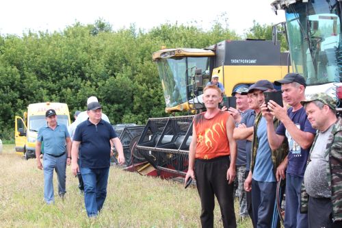 В Нурлатском районе наградили передовых комбайнеров «Нурлат сэте»