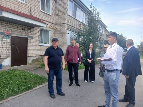 Дамир Ишкинеев проверил чистоту в парках и дворах Нурлата
