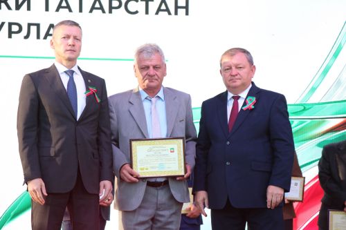 День Республики, День города и День нефтяника в Нурлате начались с церемонии награждения