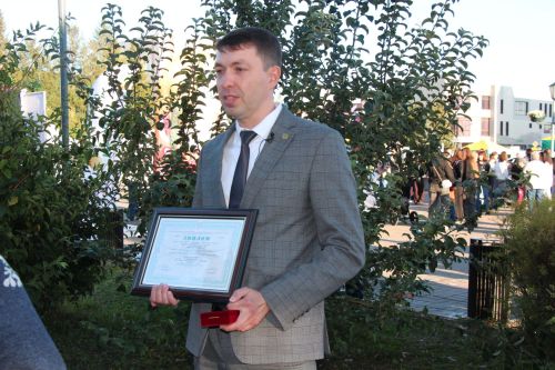 День Республики, День города и День нефтяника в Нурлате начались с церемонии награждения