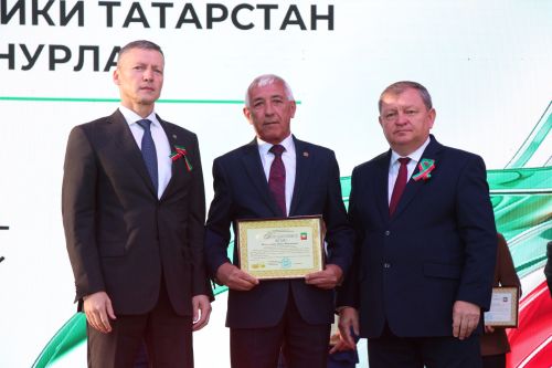 День Республики, День города и День нефтяника в Нурлате начались с церемонии награждения