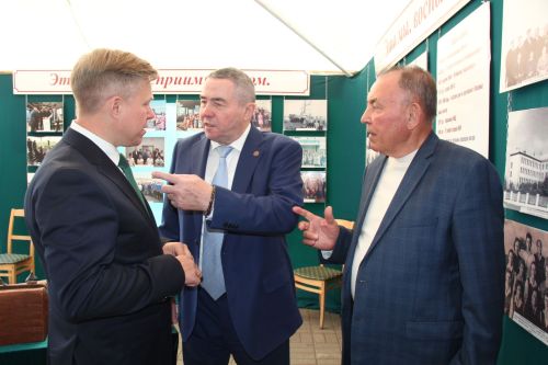 День Республики, День города и День нефтяника в Нурлате начались с церемонии награждения
