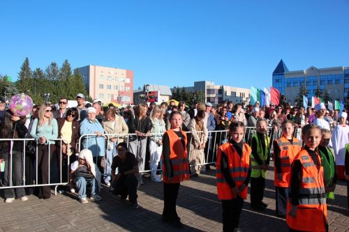 День Республики, День города и День нефтяника в Нурлате начались с церемонии награждения