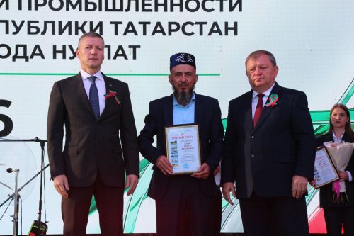 День Республики, День города и День нефтяника в Нурлате начались с церемонии награждения