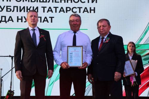 День Республики, День города и День нефтяника в Нурлате начались с церемонии награждения