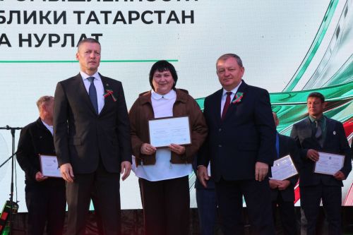 День Республики, День города и День нефтяника в Нурлате начались с церемонии награждения