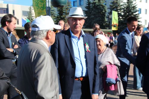 День Республики, День города и День нефтяника в Нурлате начались с церемонии награждения