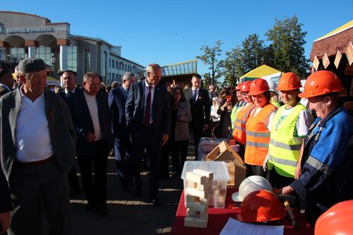 День Республики, День города и День нефтяника в Нурлате начались с церемонии награждения