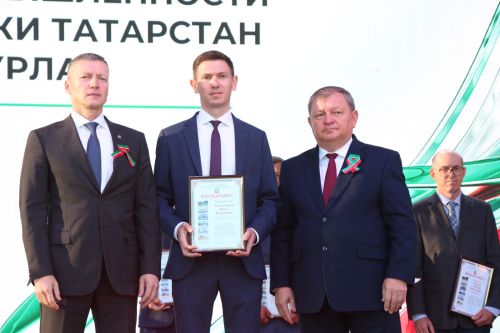 День Республики, День города и День нефтяника в Нурлате начались с церемонии награждения