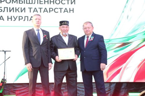 День Республики, День города и День нефтяника в Нурлате начались с церемонии награждения