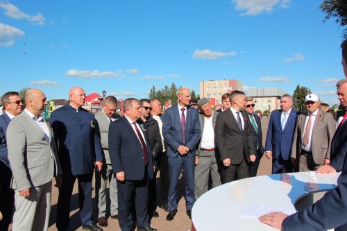 День Республики, День города и День нефтяника в Нурлате начались с церемонии награждения