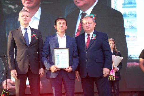 День Республики, День города и День нефтяника в Нурлате начались с церемонии награждения