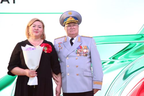 День Республики, День города и День нефтяника в Нурлате начались с церемонии награждения