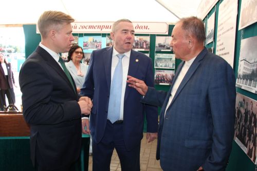 День Республики, День города и День нефтяника в Нурлате начались с церемонии награждения