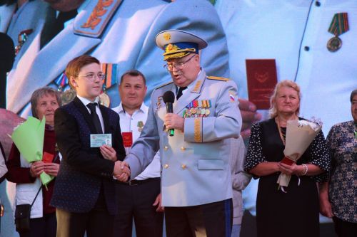 День Республики, День города и День нефтяника в Нурлате начались с церемонии награждения