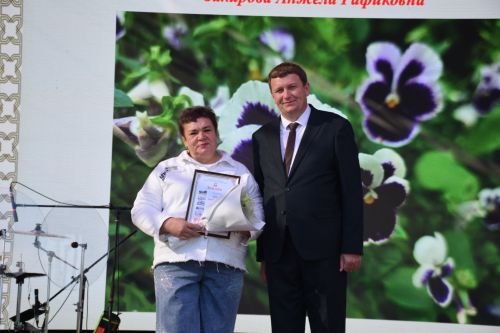 В Нурлате наградили победителей районного конкурса по оформлению и озеленению территорий