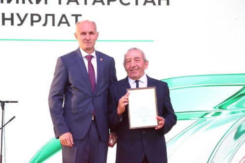День Республики, День города и День нефтяника в Нурлате начались с церемонии награждения