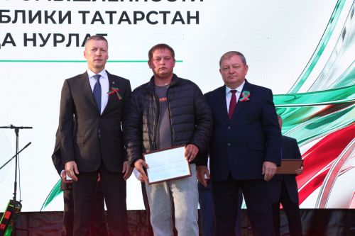 День Республики, День города и День нефтяника в Нурлате начались с церемонии награждения
