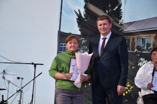 В Нурлате наградили победителей районного конкурса по оформлению и озеленению территорий
