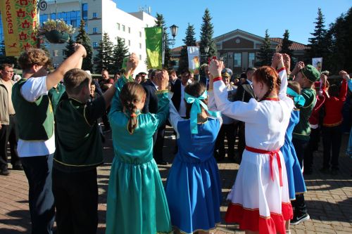 День Республики, День города и День нефтяника в Нурлате начались с церемонии награждения