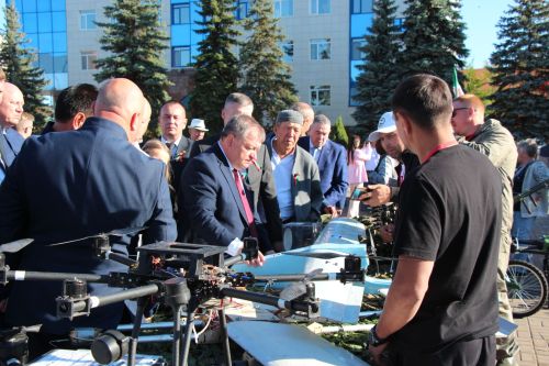 День Республики, День города и День нефтяника в Нурлате начались с церемонии награждения