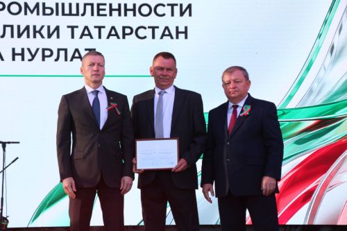 День Республики, День города и День нефтяника в Нурлате начались с церемонии награждения