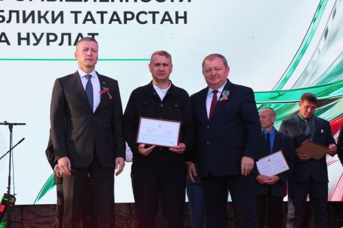 День Республики, День города и День нефтяника в Нурлате начались с церемонии награждения