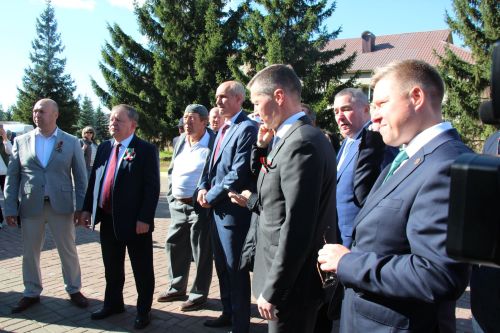 День Республики, День города и День нефтяника в Нурлате начались с церемонии награждения