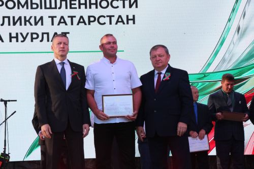 День Республики, День города и День нефтяника в Нурлате начались с церемонии награждения