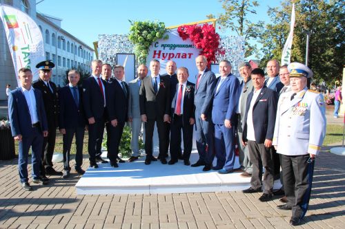 День Республики, День города и День нефтяника в Нурлате начались с церемонии награждения