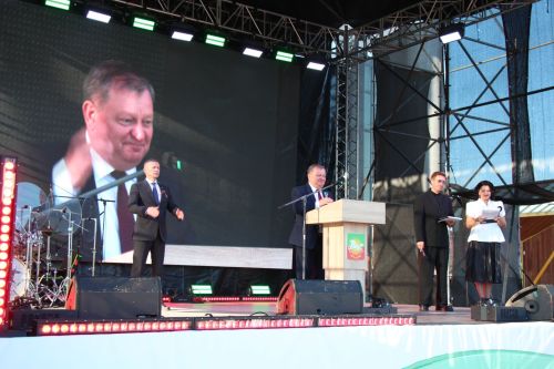 День Республики, День города и День нефтяника в Нурлате начались с церемонии награждения