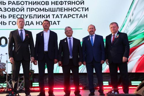 День Республики, День города и День нефтяника в Нурлате начались с церемонии награждения