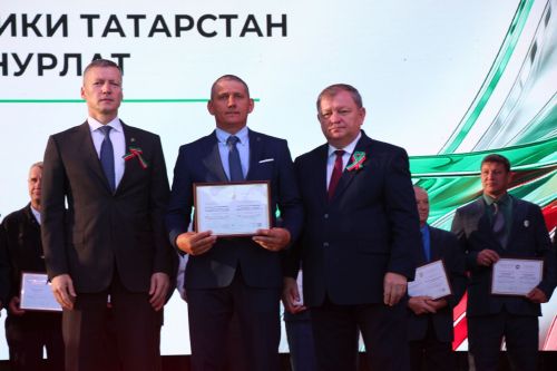 День Республики, День города и День нефтяника в Нурлате начались с церемонии награждения