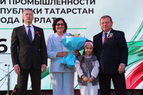 День Республики, День города и День нефтяника в Нурлате начались с церемонии награждения