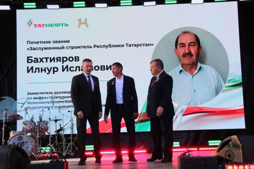 День Республики, День города и День нефтяника в Нурлате начались с церемонии награждения