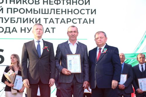 День Республики, День города и День нефтяника в Нурлате начались с церемонии награждения