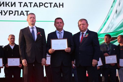 День Республики, День города и День нефтяника в Нурлате начались с церемонии награждения