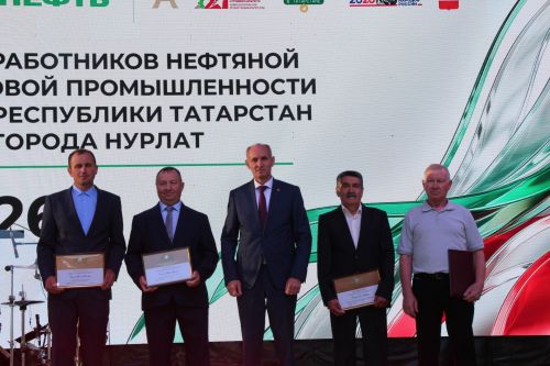 День Республики, День города и День нефтяника в Нурлате начались с церемонии награждения