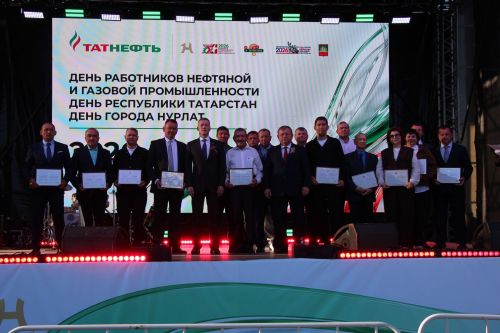 День Республики, День города и День нефтяника в Нурлате начались с церемонии награждения