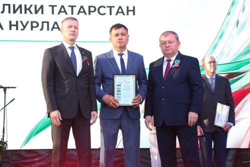 День Республики, День города и День нефтяника в Нурлате начались с церемонии награждения