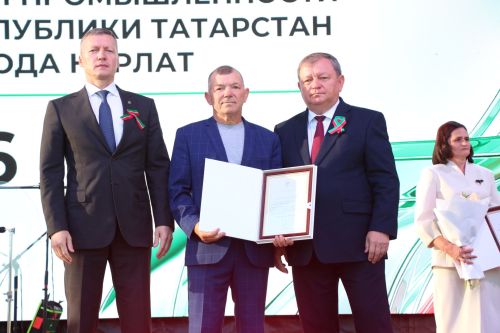 День Республики, День города и День нефтяника в Нурлате начались с церемонии награждения