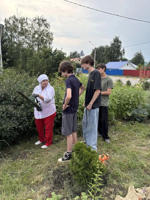 Волонтеры привели в порядок Сквер учителей в Нурлате