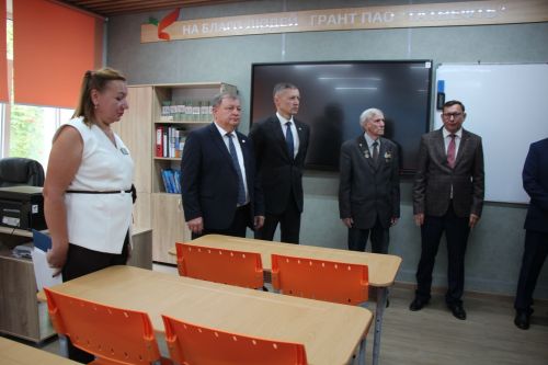 В Нурлате открыли школу № 4 с участием главы района и министра