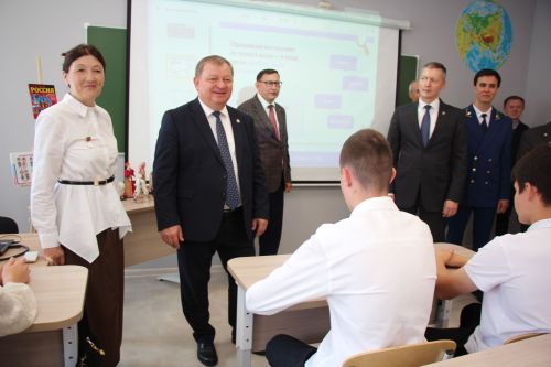 В Нурлате открыли школу № 4 с участием главы района и министра