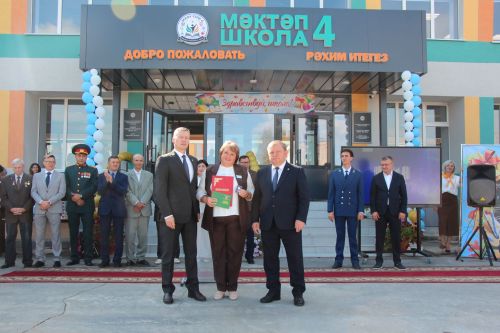 В Нурлате открыли школу № 4 с участием главы района и министра