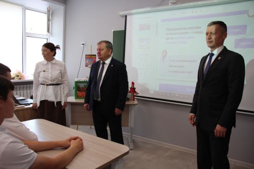 В Нурлате открыли школу № 4 с участием главы района и министра