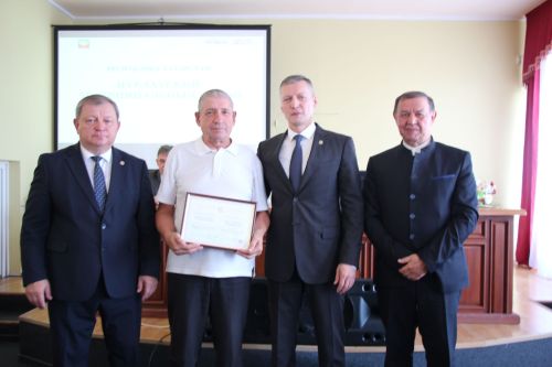 Собрание трудового коллектива Нурлатской ЦРБ прошла с участием министра и депутата