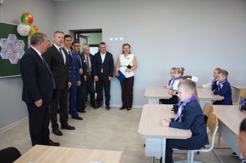 В Нурлате открыли школу № 4 с участием главы района и министра