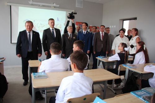 В Нурлате открыли школу № 4 с участием главы района и министра