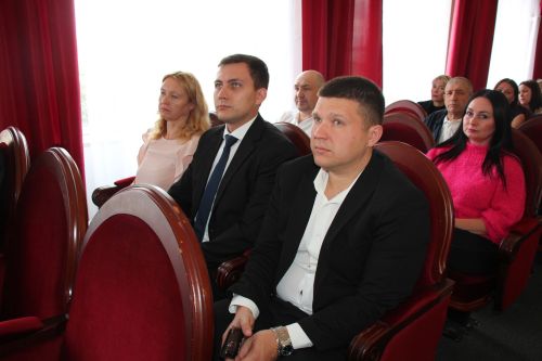 Собрание трудового коллектива Нурлатской ЦРБ прошла с участием министра и депутата
